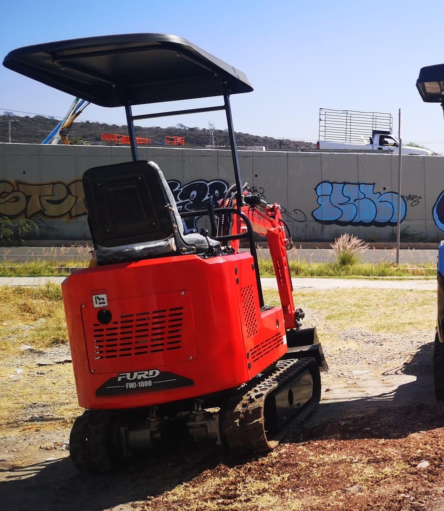 MINIEXCAVADORA 2023 FURD FWJ-1000 MOTOR: KOOP KD192F Diesel (10HP) Peso: 1,000 kgs Pala Topadora Auxiliar Hidráulico: Para Implementos Profundidad de Excavación 1.32 mts Cucharon: 40 cms Ancho Orugas de Hule