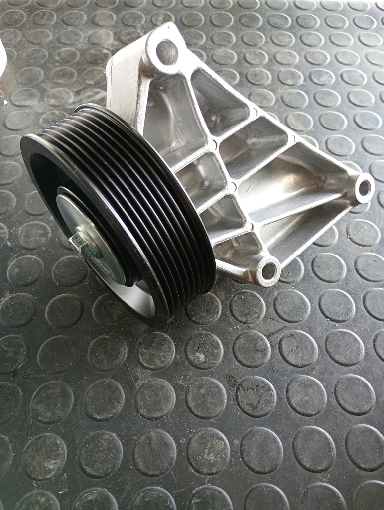 POLEA LOCA PARA MOTOR JCB 320/08623