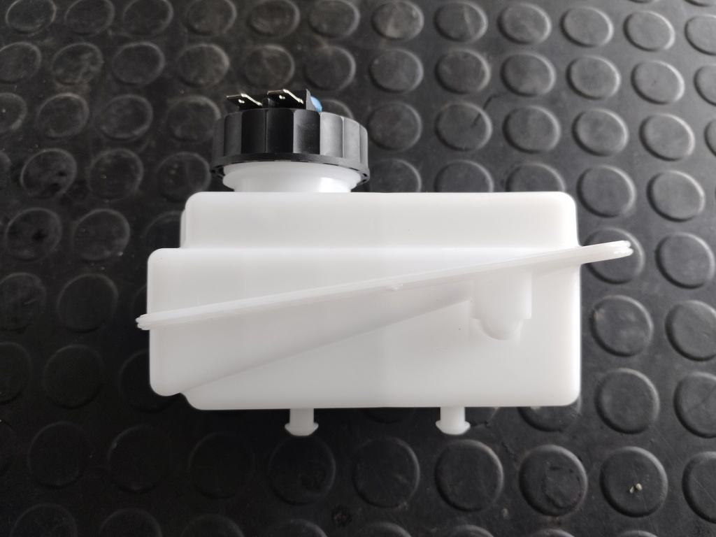 DEPOSITO DE FRENOS PARA NEW HOLLAND LB110B 82003369