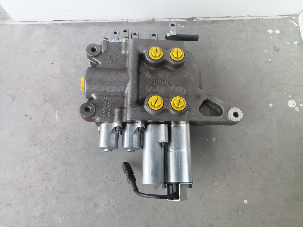 BANCO DE VALVULAS FRONTAL PARA JOHN DEERE 310L AT460668 AT523875