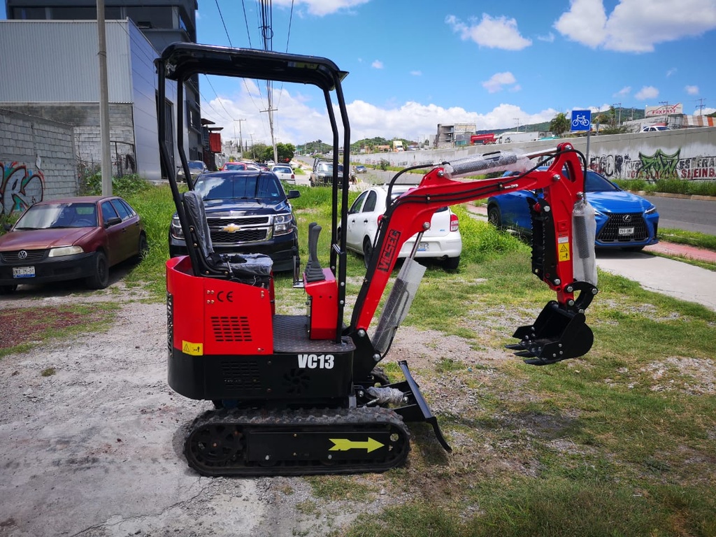 2024 MINIEXCAVADORA VICSEC VC13 1 TON. (NUEVA) NO. SERIE: VC13240460 MOTOR RATO 420CC 1 CIL. A GASOLINA ENFRIADO POR AIRE, AUX HIDRÁULICO PARA IMPLEMENTOS, PALA TOPADORA , ORUGAS DE HULE, CUCHARÓN 40 CMS. DE ANCHO, PESO OPERATIVO: 1,000 KGS. (EQUIPO NUEVO SIN GARANTÍA).