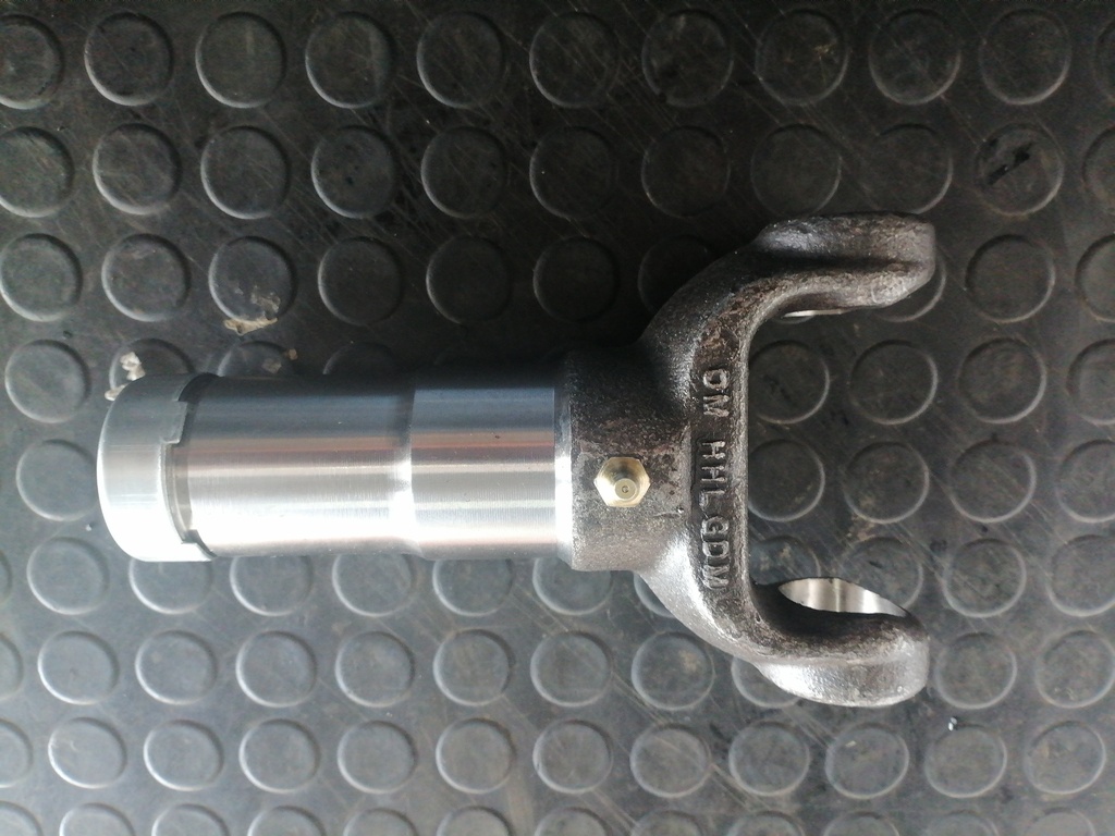 YUGO EJE DEL PARA CASE 851EX 92057841