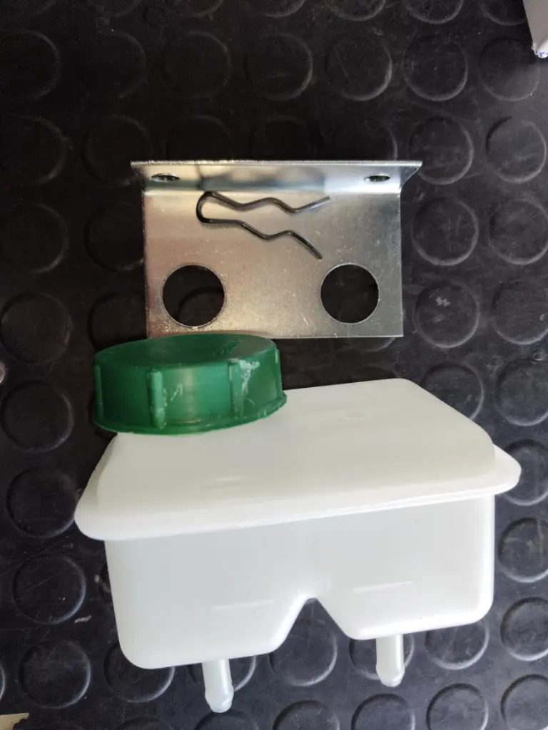 DEPOSITO DE FRENOS PARA HYUNDAI 81U2-50300