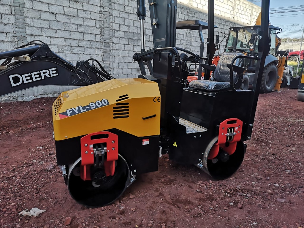 2024 VIBROCOMPACTADOR FURD FYL-900 1.5 TONS. (NUEVO) MOTOR: CHANGCHAI L12 1 CIL. DIESEL (12HP) ENFRIADO POR AGUA, TRANSMISIÓN HIDROSTÁTICA, FUERZA EXCITACIÓN 30KN, BOMBA Y TANQUE DE RIEGO, DIÁMETRO RODILLO: 560MM, ANCHO DE RODILLO 900MM, PESO OPERATIVO: 1,500 KGS. (EQUIPO NUEVO SIN GARANTÍA)