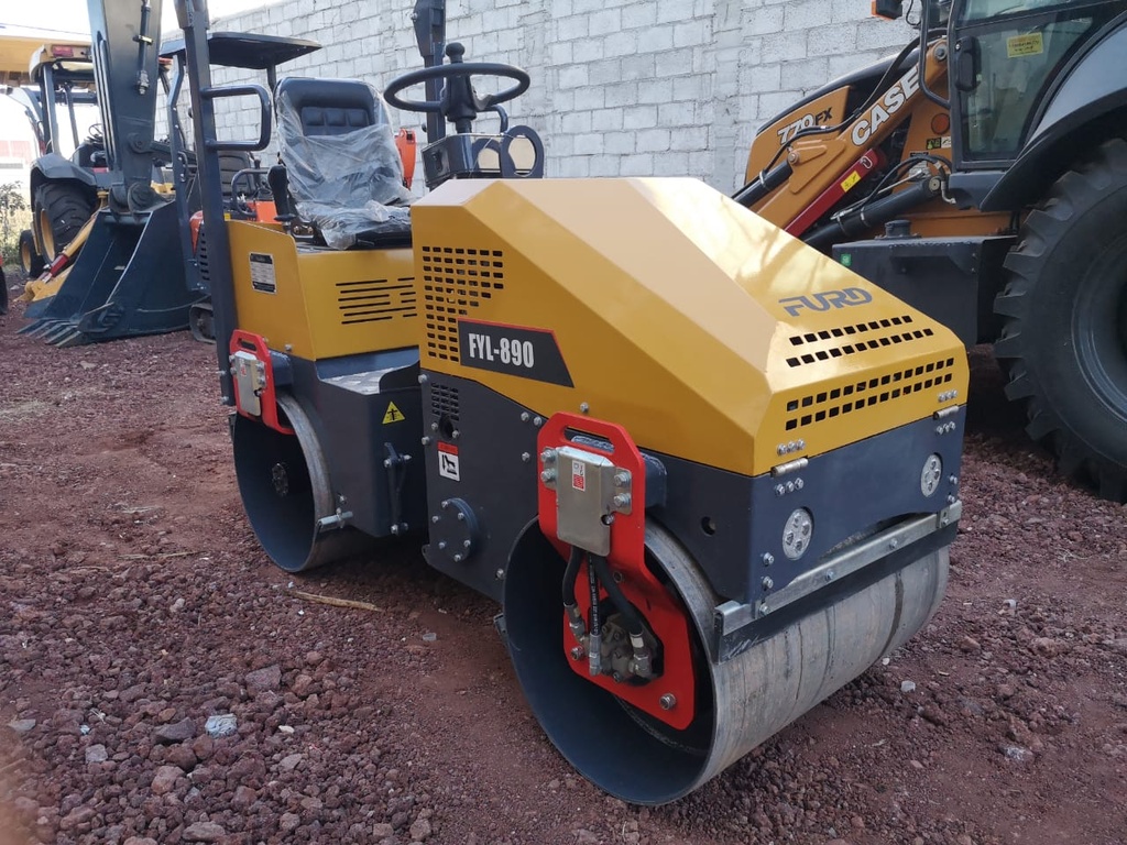 2024 VIBROCOMPACTADOR FURD FYL-890 1 TON. (NUEVO) MOTOR: CHANG FA 1 CIL. DIESEL (11HP) ENFRIADO POR AIRE, TRANSMISIÓN HIDROSTÁTICA, FUERZA EXCITACIÓN 28KN, BOMBA Y TANQUE DE RIEGO, ANCHO DE RODILLO 800MM, PESO OPERATIVO: 1,000 KGS. (EQUIPO NUEVO SIN GARANTÍA)