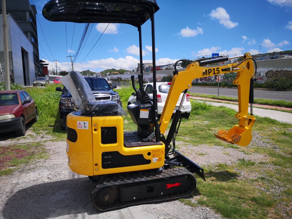 2024 MINIEXCAVADORA MACH PRO MP-15 1 TON. MOTOR: BRIGGS STRATTON 1 CIL. GASOLINA (13.5HP) ,BOMBA HIDRÁULICA DE ENGRANES, AUX HIDRÁULICO PARA IMPLEMENTOS, PALA TOPADORA, ORUGRAS DE HULE, CUCHARÓN DE 30 CMS. PESO OPERATIVO: 1,000 KGS. (EQUIPO NUEVO SIN GARANTÍA).