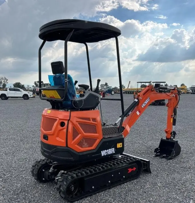 2025 MINIEXCAVADORA VICSEC 18F 1.4 TONS (NUEVA) MOTOR: LAIDONG LL385BT 3 CIL DIESEL (24HP) ENFRIADO POR AGUA, ENFRIADOR DE HIDRÁULICO, AUX HIDRÁULICO, PALA TOPADORA, MANDOS DE JOYSTICKS, ORUGAS DE HULE, PESO OPERATIVO: 1,400 KS. (EQUIPO NUEVO SIN GARANTÍA). 
