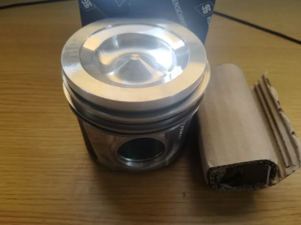 PISTON STD 99mm PARA CASE 770FX CP 8099152 (incluye anillos perno y seguros)