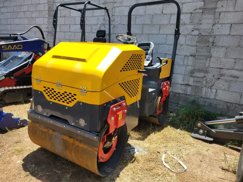 2026 VIBROCOMPACTADOR SDLOOL 2000D 2TON. (NUEVO) MOTOR WUXI H-POWER HP292FE 2 CIL.DIESEL 20HP, TRANSMISIÓN HIDRÓSTATICA, FRECUENCIA DE VIBRACIÓN 75HZ, RODILLOS DE 60MM DIAMETRO 100MM DE ANCHO. (EQUIPO NUEVO SIN GARANTÍA)