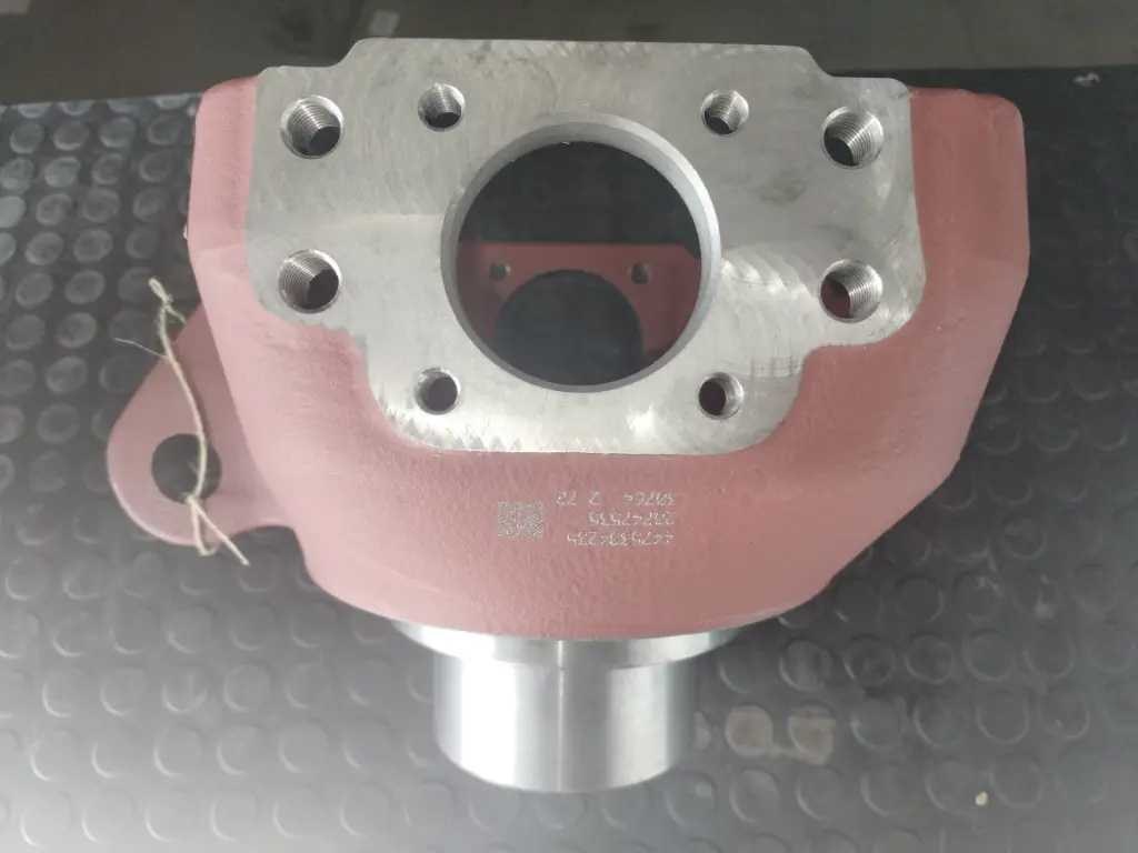 MUÑON CARCASA DE DIRECCION IZQ PARA JOHN DEERE 310J T229251