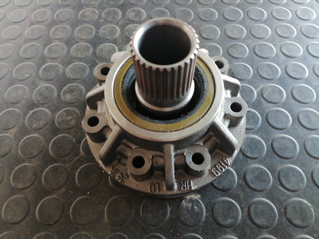 BOMBA DE TRANSMISION PARA JOHN DEERE  AT440858 AT310590