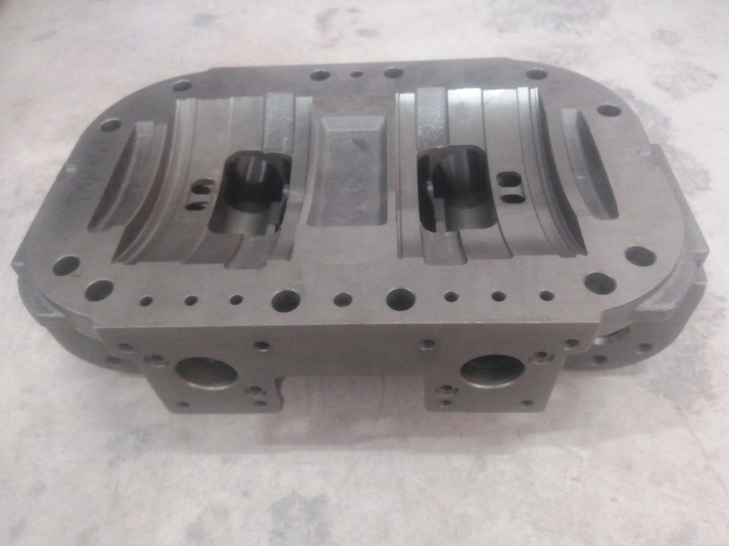 TAPA DE BOMBA PARA JOHN DEERE 200CLC 1027131