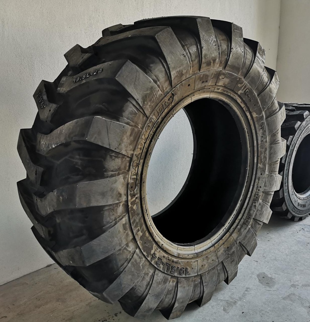 LLANTA TRASERA PARA RETROEXCAVADORA 19.5 L24 ROADPOWER