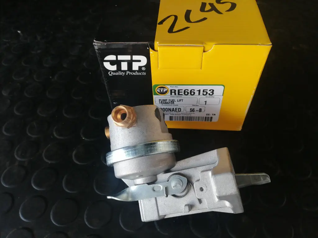 BOMBA CEBADORA PARA JOHN DEERE 4045 RE66153 RE545615