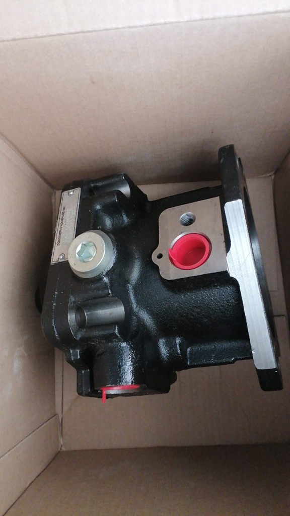 BOMBA DE TRANSMISION PARA JOHN DEERE 770CH  YZ106582 YZ104941