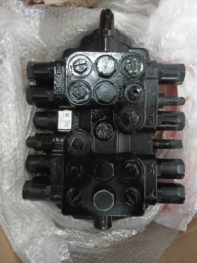 [87555505-T 47925190] BANCO DE VALVULAS (hand swing) 6 CARRETES PARA CASE 580M 580SM 87555505