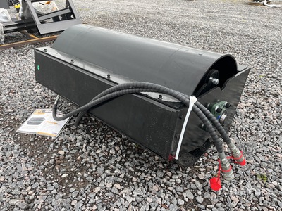 [ADM-06] 2025 ADITAMENTO RODILLO GIYI GY-VR39 (NUEVO) 39 PULG ANCHO, FRECUENCIA 10-20HZ, FLUIDO HIDRÁULICO 20-60 LPM, ENTRADA PARA MINICARGADOR. INCLUYE MANGUERAS CON CONEXIONES RÁPIDAS.