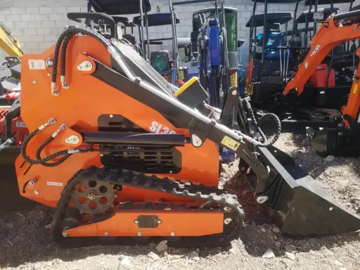 [MC-13] 2025 MINICARGADOR SDLOOL 36C (NUEVO) MOTOR 420CC A GASOLINA (13.5HP), CON ENFRIADOR HIDRAULICO, AUX HIDRÁULICO DE 3 VÍAS, ORUGAS DE HULE, CUCHARÓN DE 36 PULGADAS, PESO OPERATIVO: 800 KGS. (EQUIPO NUEVO SIN GARANTÍA) 