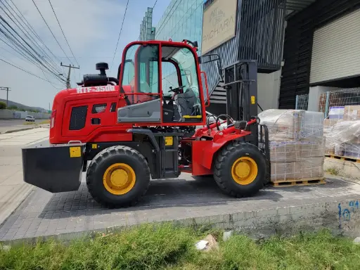 [MON-02] 2025 MONTACARGAS TODOTERRENO KUL RTF-3500 7700 LBS 4x4 (NUEVO) MOTOR HUI CHAI  4 CIL DIESEL 56HP  MASTIL 2 ETAPAS MAX ALTURA 3 MTS., CABINA CERRADA CON VENTILADOR.  PESO OPERATIVO: 4,500 KGS.(EQUIPO NUEVO SIN GARANTÍA)