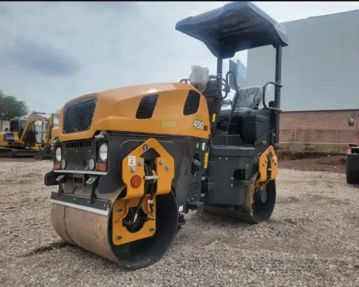 [COM-20] 2025 VIBROCOMPACTADOR CASE 450NX (NUEVO) MOTOR MAHINDRA 275DI 3 CIL DIESEL 25HP, TRANSMISIÓN HIDROSTÁTICA, FRECUENCIA DE VIBRACIÓN 46-61 HZ,  DIÁMETRO RODILLO 70MM ANCHO RODILLO 1 MT, TANQUE DE AGUA 150 LTS. PESO: 3,000 KGS. (1 AÑO DE GARANTÁ)