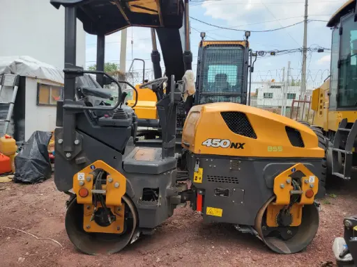 [COM-20] 2025 VIBROCOMPACTADOR CASE 450NX (NUEVO) MOTOR MAHINDRA 275DI 3 CIL DIESEL 25HP, TRANSMISIÓN HIDROSTÁTICA, FRECUENCIA DE VIBRACIÓN 46-61 HZ,  DIÁMETRO RODILLO 70MM ANCHO RODILLO 1 MT, TANQUE DE AGUA 150 LTS. PESO: 3,000 KGS. (1 AÑO DE GARANTÁ)