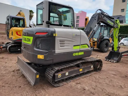 [MEXC-73] 2026 EXCAVADORA ZOOMLION ZE60G 6 TONS.(NUEVA) MOTOR YANMAR 4TNV94L 4 CIL. DIESEL 50 HP,  BOMBA DE PISTONES AXIALES 155 L/MIN, PALA TOPADORA, ZAPATA METÁLICA, KIT HIDRÁULICO, CABINA CERRADA CON A/C. (1 AÑO DE GARANTÍA)