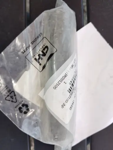[84268545-O] PERNO EJE DIFERENCIAL 4X4 PARA CASE 580N 84268545