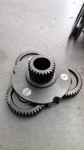 [XKAQ-00233-Y (XKAQ-00234) (XKAQ-00235) (XKAQ-00237)] CARRIER 1 TRANSITO PARA HYUNDAI R210LC-7 TYPE 1 XKAQ-00233 (con engranes)