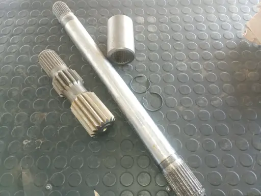 [87708431-OEM] FLECHA EJE TRA PARA CASE 580N 87708431